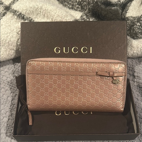 Gucci Women's Shimmering Rose Gold Wallet - Picture 1 of 5